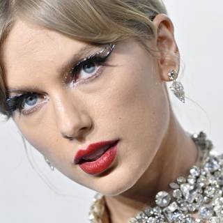 Taylor Swift 2023 desktop wallpaper