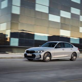 BMW 320i 2023 wallpaper