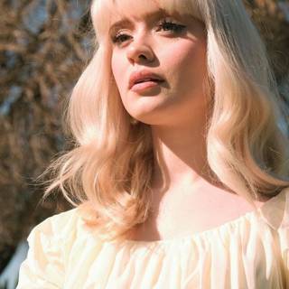 Maisie Peters aesthetic wallpaper