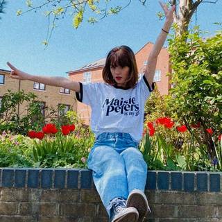 Maisie Peters aesthetic wallpaper