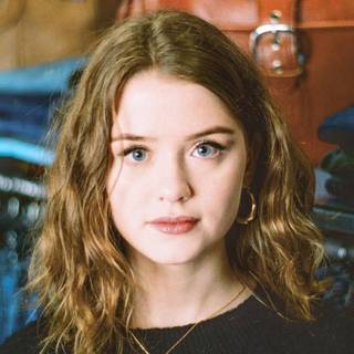 Maisie Peters aesthetic wallpaper