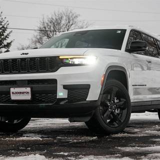 2023 Jeep Grand Cherokee wallpaper