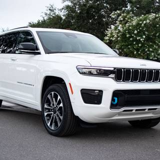2023 Jeep Grand Cherokee wallpaper