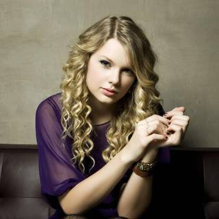 Taylor Swift Delicate desktop wallpaper