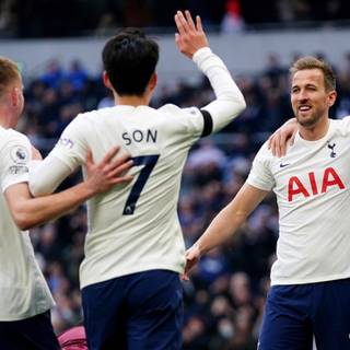 Harry Kane and Son wallpaper