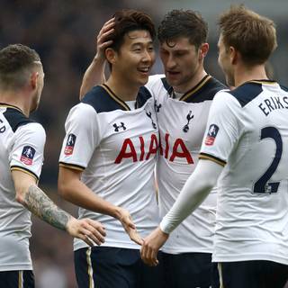 Harry Kane and Son wallpaper