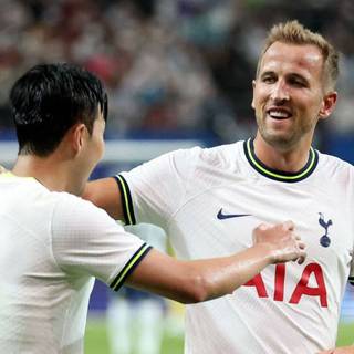 Harry Kane and Son wallpaper