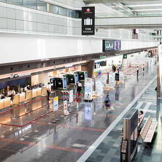 Airport terminal wallpaper