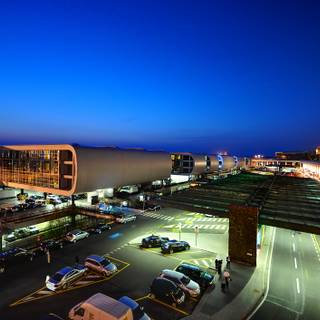 Airport terminal wallpaper