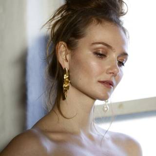 Andi Matichak wallpaper