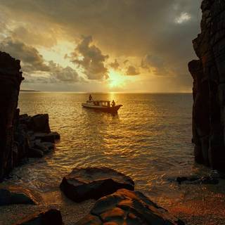 Banda Neira wallpaper