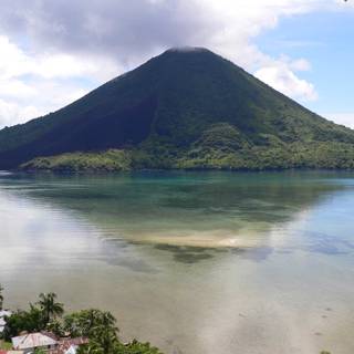 Banda Neira wallpaper