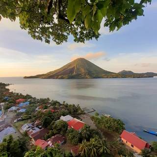 Banda Neira wallpaper