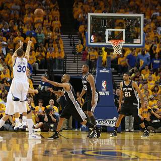 Steph Curry shooting wallpaper