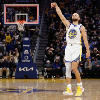 Steph Curry shooting wallpaper