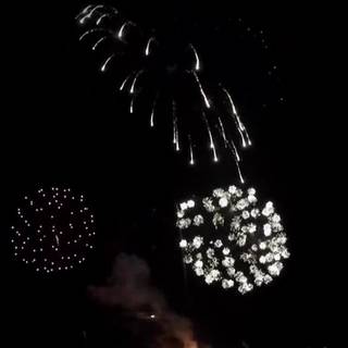 Firework crackle wallpaper