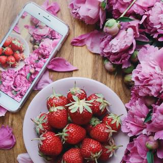 Summer strawberry wallpaper