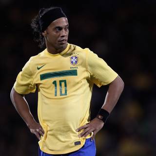 Ronaldinho 4K wallpaper