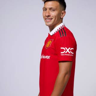 Lisandro Martinez phone wallpaper