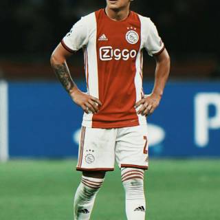 Lisandro Martinez phone wallpaper