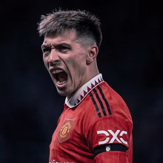 Lisandro Martinez phone wallpaper