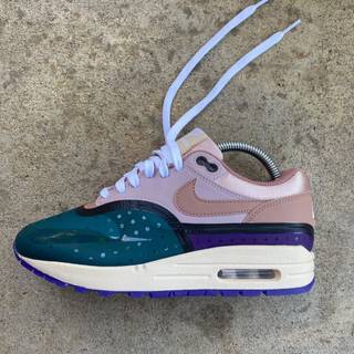 Nike Air Max 1 wallpaper