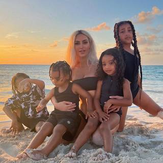 Kardashian family 2023 wallpaper