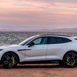 2023 Aston Martin DBX707 wallpaper