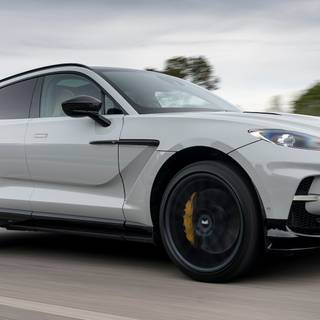 2023 Aston Martin DBX707 wallpaper