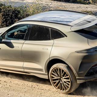 2023 Aston Martin DBX707 wallpaper