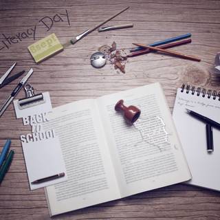 Pen and book wallpaper