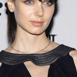 Mia Kirshner wallpaper