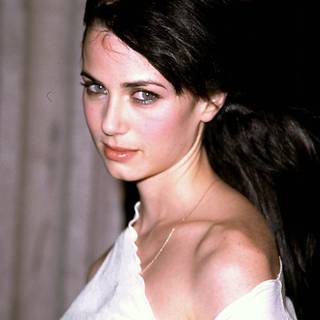 Mia Kirshner wallpaper
