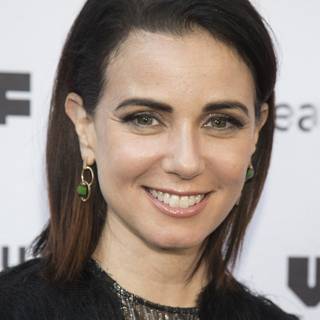 Mia Kirshner wallpaper