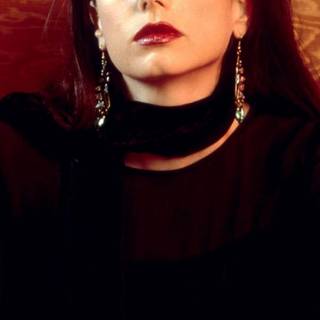 Mia Kirshner wallpaper