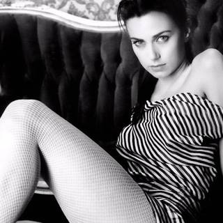 Mia Kirshner wallpaper