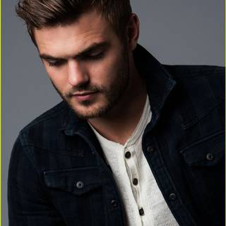 Alex Roe wallpaper