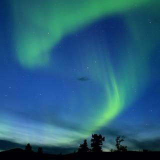 Northern lights iPhone 14 Pro wallpaper