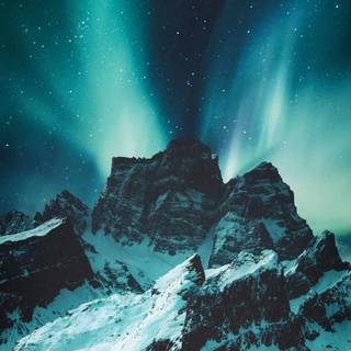 Northern lights iPhone 14 Pro wallpaper