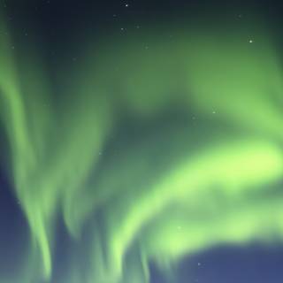 Northern lights iPhone 14 Pro wallpaper