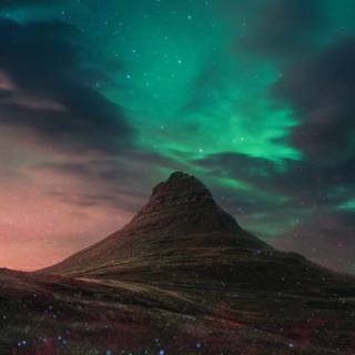 Northern lights iPhone 14 Pro wallpaper