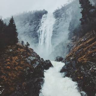 Foggy spring mountains wallpaper