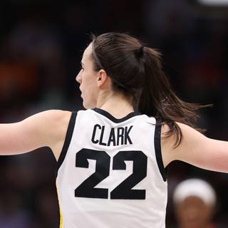 Caitlin Clark wallpaper