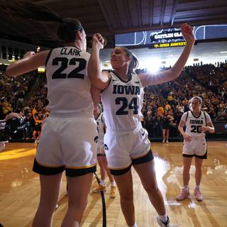 Caitlin Clark wallpaper