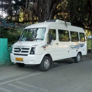 Tempo Traveller wallpaper