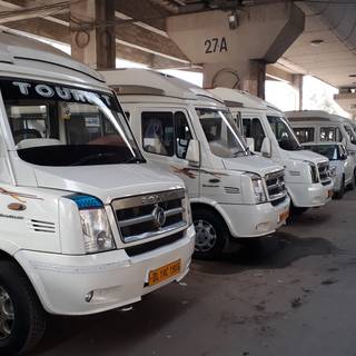 Tempo Traveller wallpaper