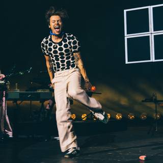 Harry Styles desktop Love On Tour wallpaper