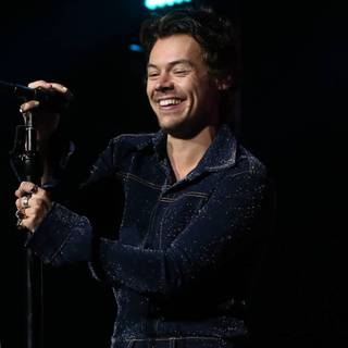 Harry Styles desktop Love On Tour wallpaper