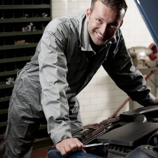 Auto repair wallpaper