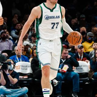 Luka Doncic 2023 iPhone wallpaper